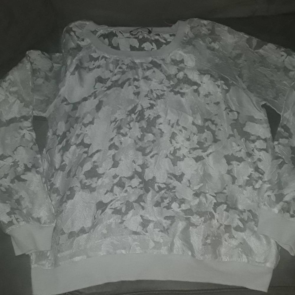 Sheer pattern top - Picture 2 of 3